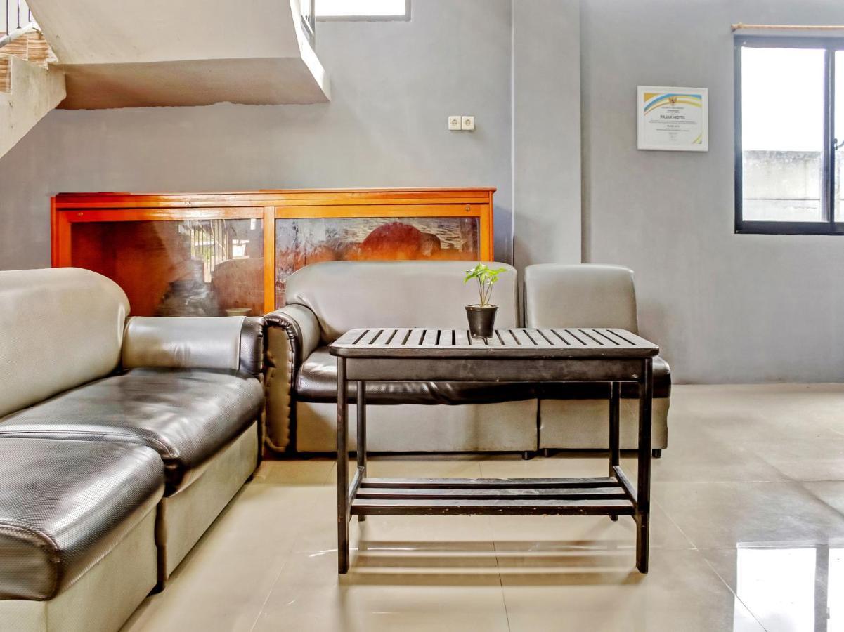 Super Oyo 3903 Sweethome Syariah Guesthouse Martapura  Экстерьер фото